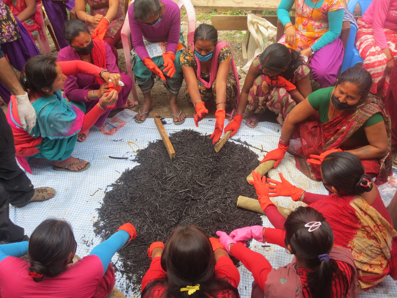 Women empowered to fight climate change while raising forests and finances in Nepal